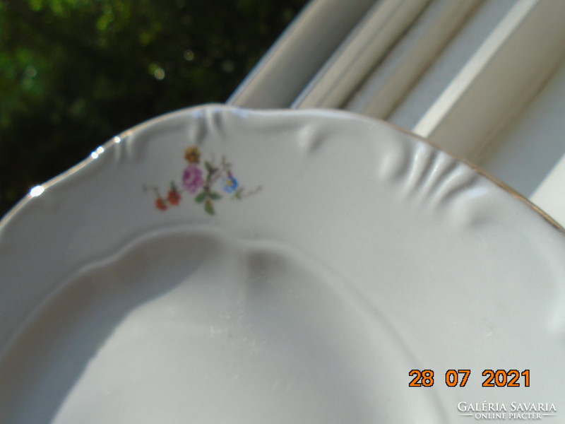 Zsolnay dombormintás virágmintás süteményes tányér, benyomott jelzéssel 19,5 cm