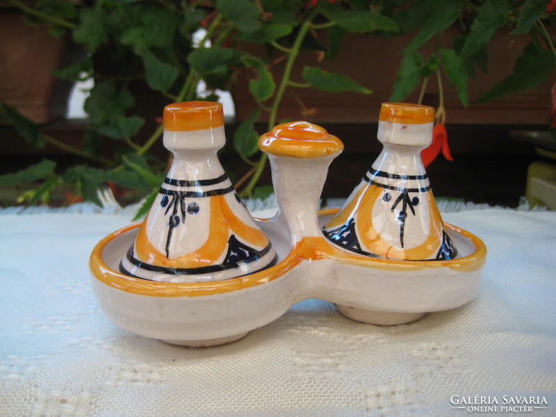 Ceramic salt shaker with lid