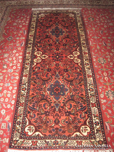 Csodás iráni futó szőnyeg.