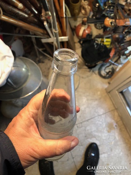 Old soft drink bottle, in perfect condition, excellent for collectors.
