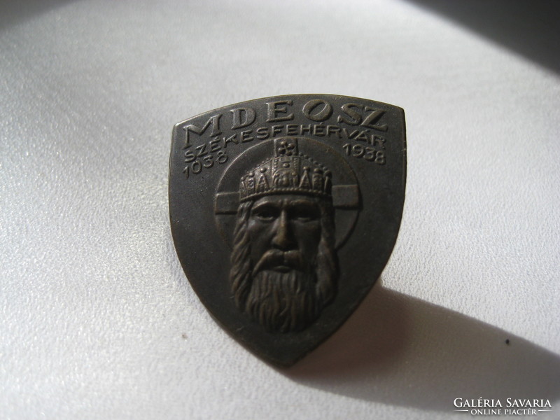 Mdeosz Székesfehérvár 1038-1938, 31 x 35 mm badge, made of brass