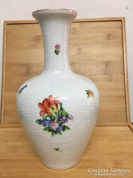 Herend vase with a very beautiful floral pattern