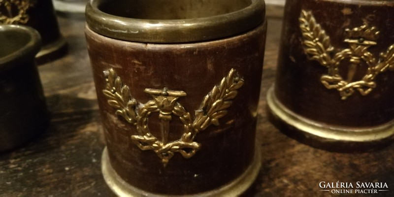 Small wooden cups, ashtray from the end of the 19th century, small glasses with coats of arms