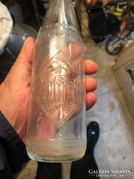 Old soft drink bottle, in perfect condition, excellent for collectors.