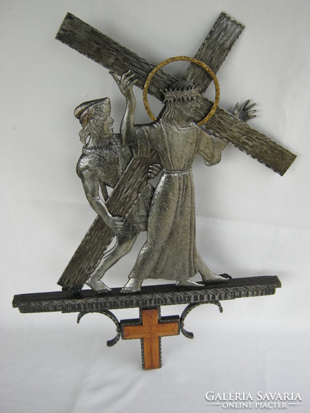 Vallásos témájú iparművészeti nagy méretű fém falidísz Krisztus a kereszttel 47 cm