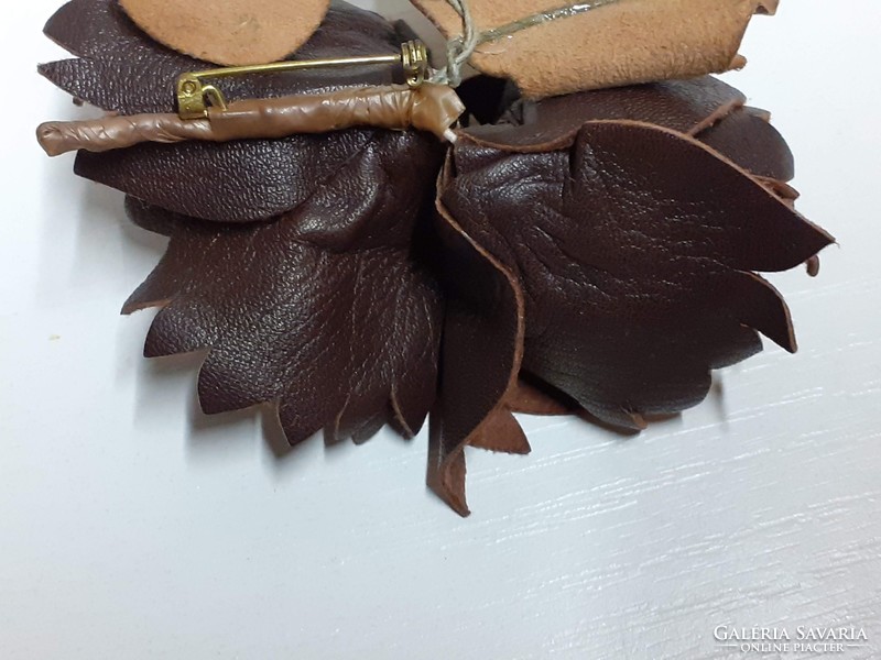 Retro handmade leather brooch badge