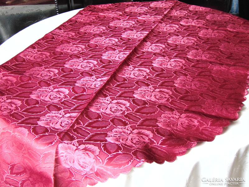 Burgundi vörös selyemdamaszt asztalterítő 155 x 260 cm ovális