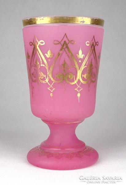 1F759 XIX. századi aranyozott rózsaszín Biedermeier fújt üveg kúrapohár 14 cm