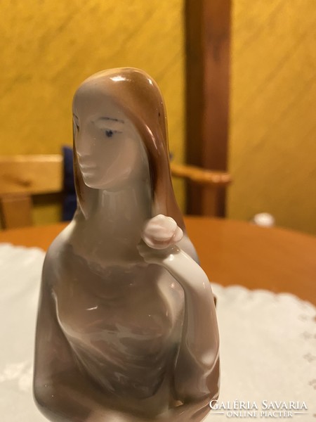 Zsolnay porcelain lady