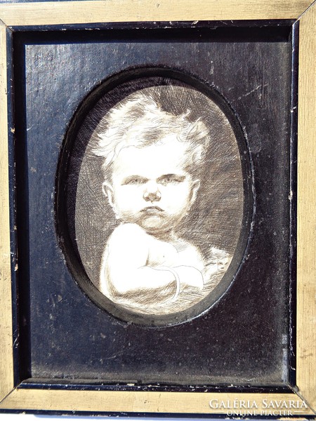 Nemescsontra karcolt morcos kisfiú, fa keretben, 1920-30 körüli