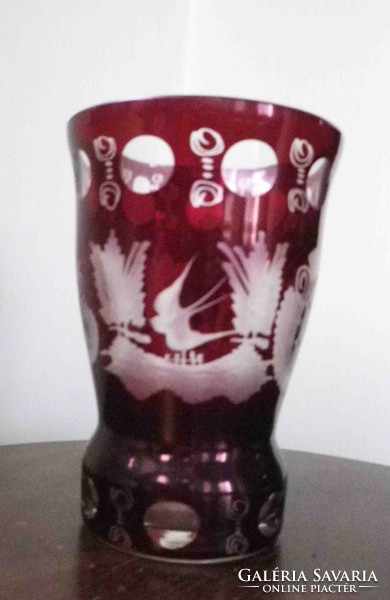 Gyönyrű, régi, bordó csiszolt váza