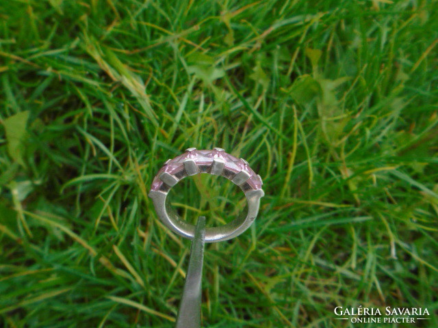 Grófi stilusú  Köves ezüst gyűrű halvány rózsaszínű 5 db párna csiszolású kövekkel