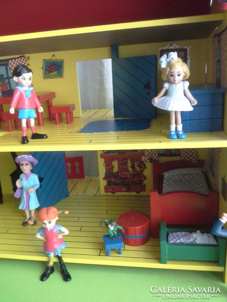 Dollhouse, stocked pipi house