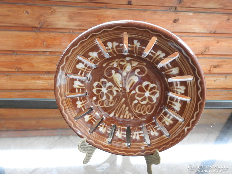 Brown hand painted flower and openwork pattern wall plate