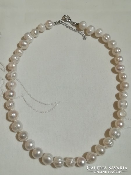 Beautiful cultured freshwater pearl necklace.