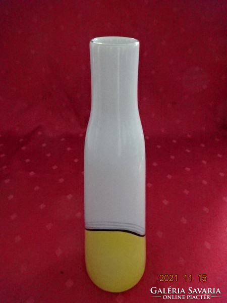 Hollóházi porcelán váza, sárga és fehér a színe, magassága 25,5 cm. Vanneki!