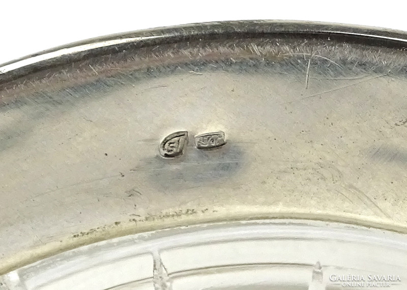 0G131 Antik 1800-as évekből származó nagyméretű ezüst talpú címeres üveg kancsó