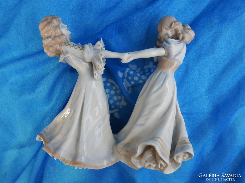 Táncoló lányok - jelzett antik porcelán szobor 1800-as évek porcelán manufaktúrájából