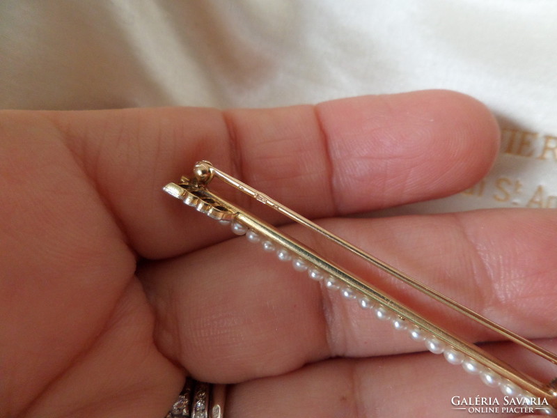 Beaded - diamond gold arrow needle / badge