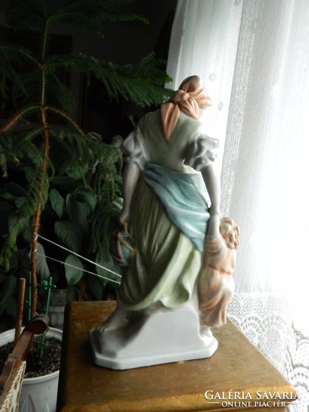 Herend porcelain: mother with child - monumental piece