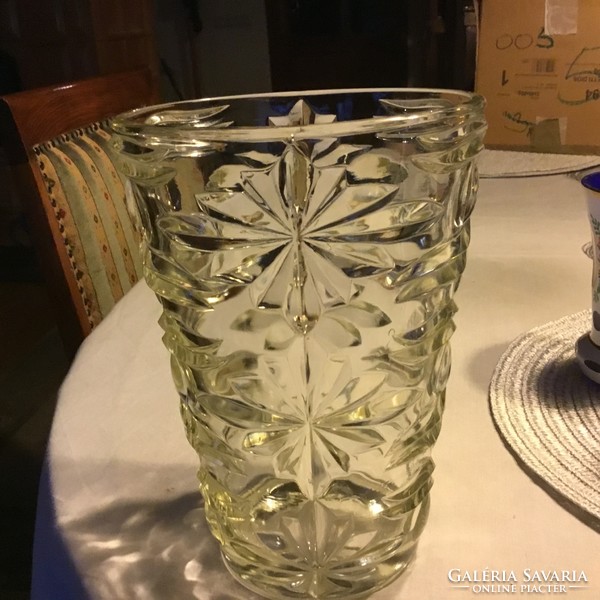 Nagy üveg váza 21 centis, szája 15 cm.