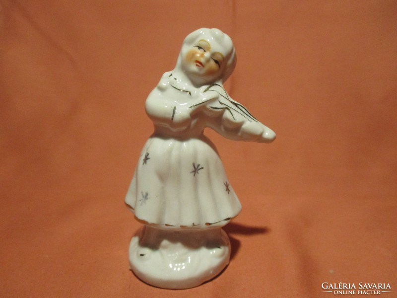 Porcelán lányka hegedűvel, karácsonyi dekoráció