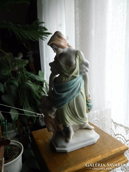 Herendi porcelán: Anya gyermekével - monumentális darab