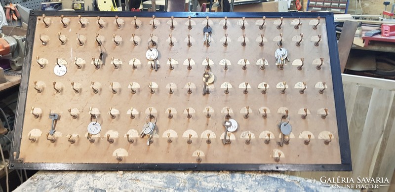 Retro nagyméretű kulcstartó tabla/108×55 cm/