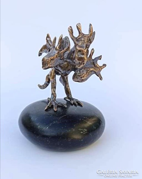 Három fejű sárkány bronz szobor