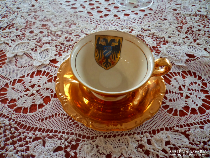 Címeres kézzel festett -Jelenetes dúsan aranyozott mokkás csésze+alj  BAVARIA