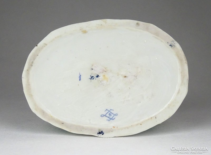 0Z878 Antik jelzett Sevres porcelán hölgy báránnyal