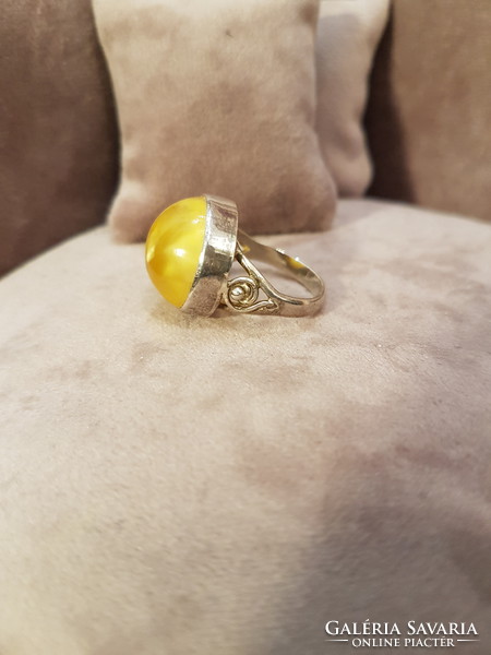 Silver ring with honey amber decoration