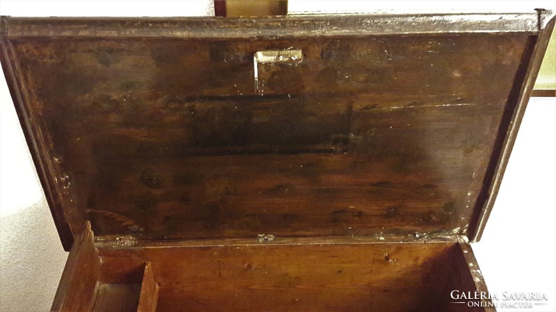 Xviii. Century antique wooden chest