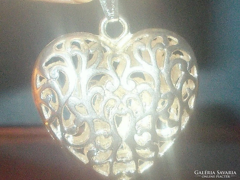 Openwork lacy 3D vintage heart with white gold gold filled pendant