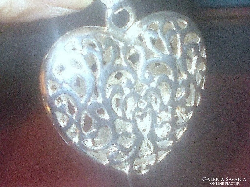 Openwork lacy 3D vintage heart with white gold gold filled pendant