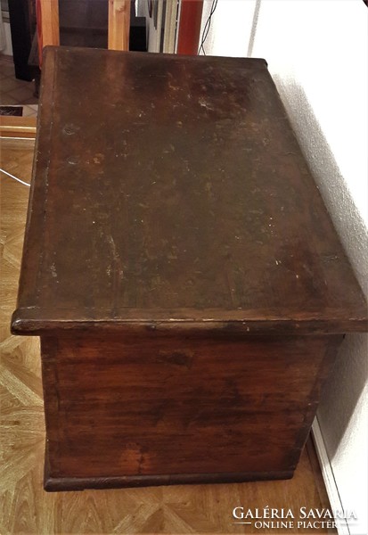 Xviii. Century antique wooden chest