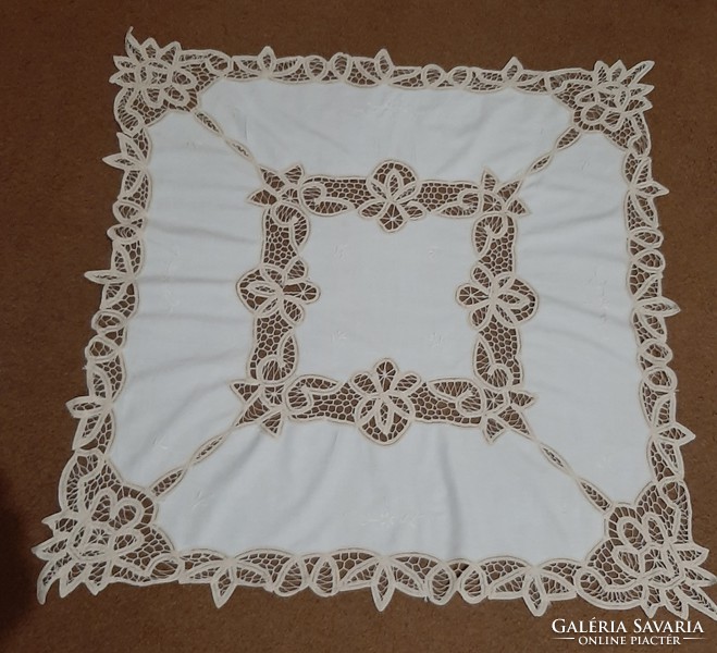 Vertical lace insert, beautiful lace tablecloth!