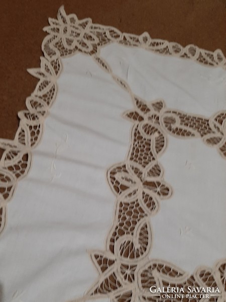 Vertical lace insert, beautiful lace tablecloth!