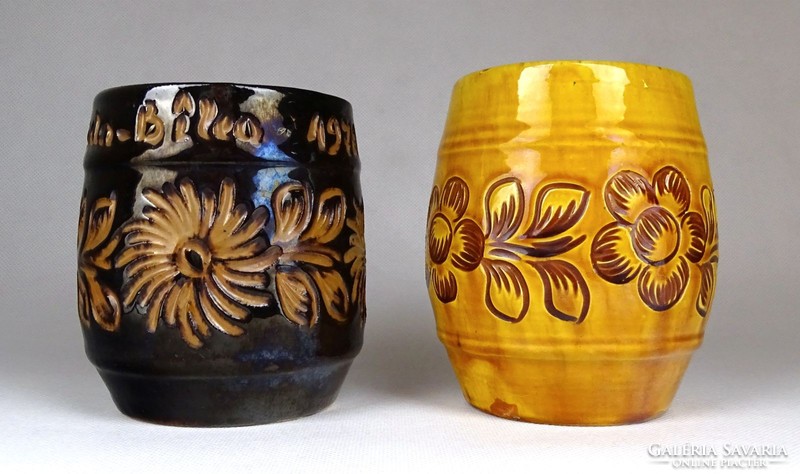 1G625 old floral corundum ceramic mug with pair of 1978 date
