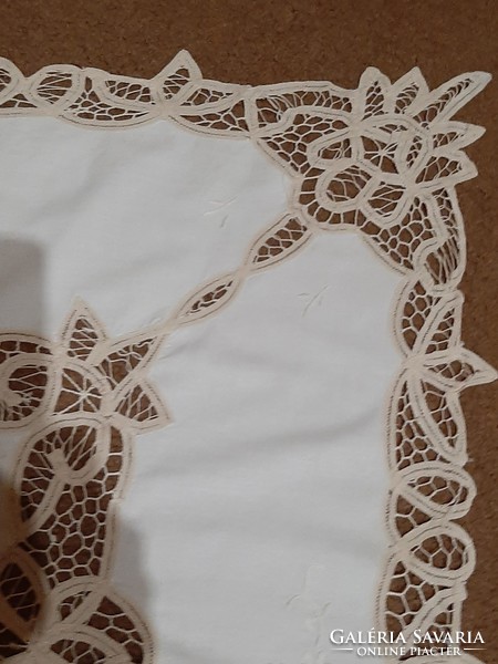 Vertical lace insert, beautiful lace tablecloth!