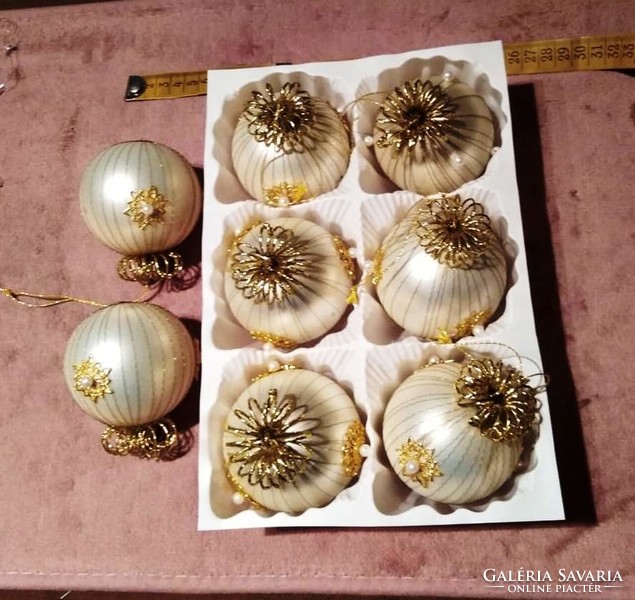 Christmas tree decorations, spheres