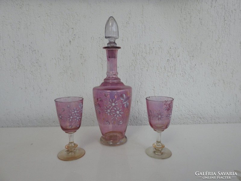 Biedermeier százszorszép festéses pink boros butélia két talpas pohárral