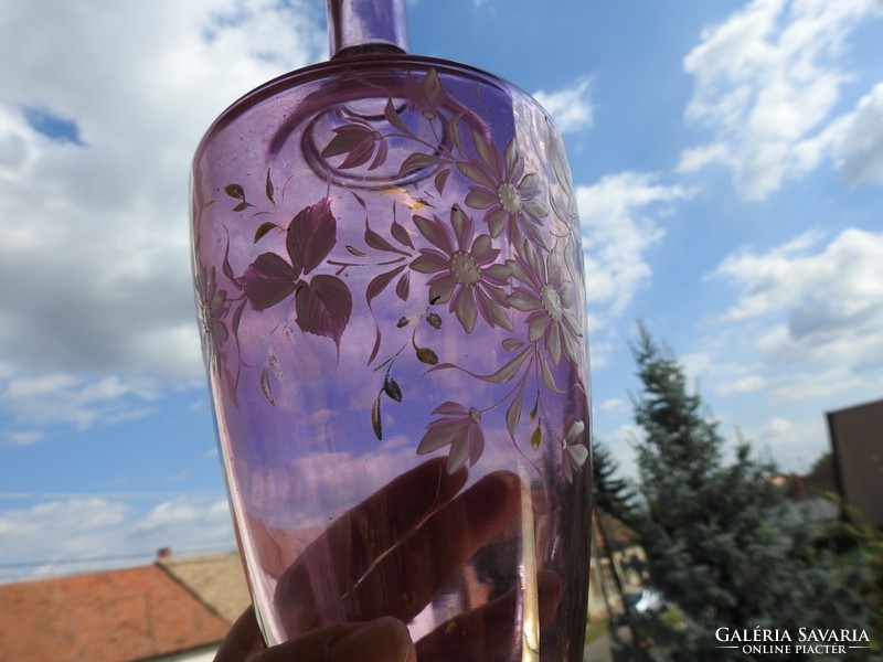 Biedermeier százszorszép festéses pink boros butélia két talpas pohárral