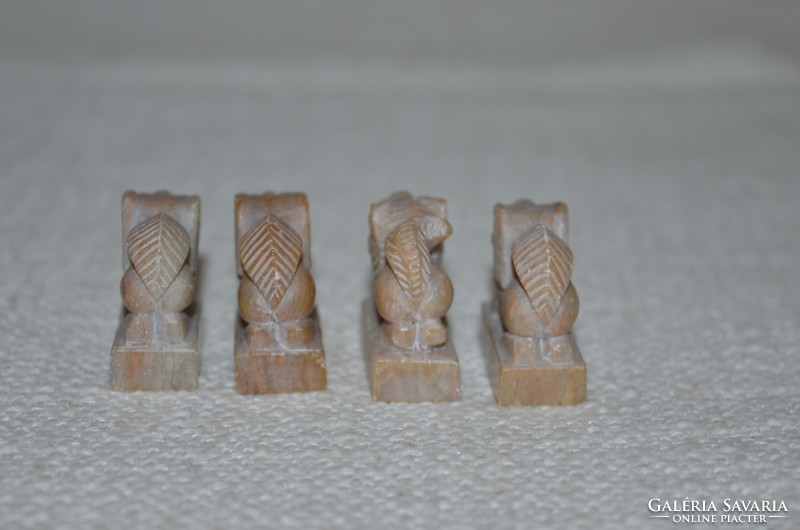 4 pieces of pumice dog figurine