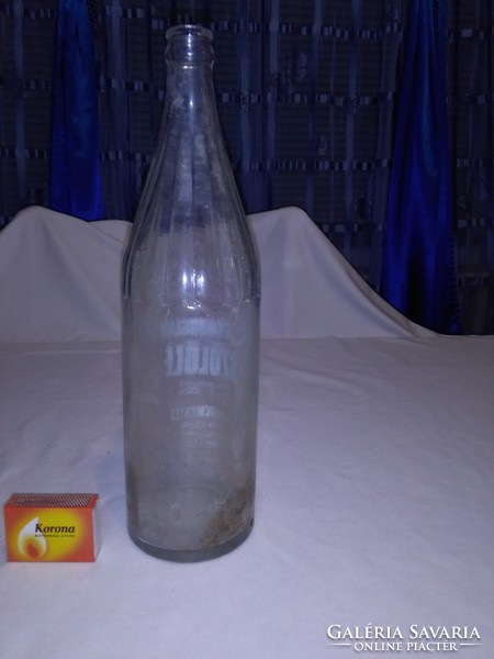 Balatonboglár grapes in a liter soft drink bottle