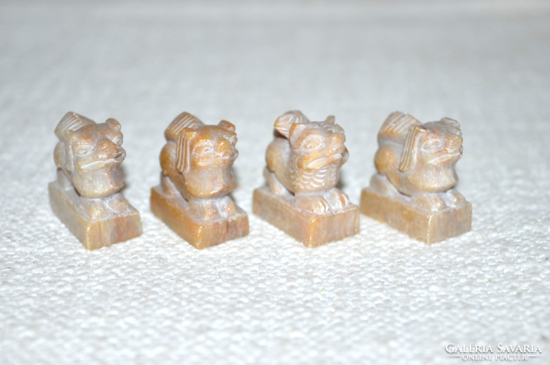 4 pieces of pumice dog figurine
