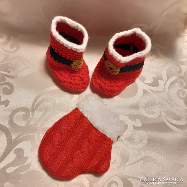 Santa's shoes, gloves, knitted