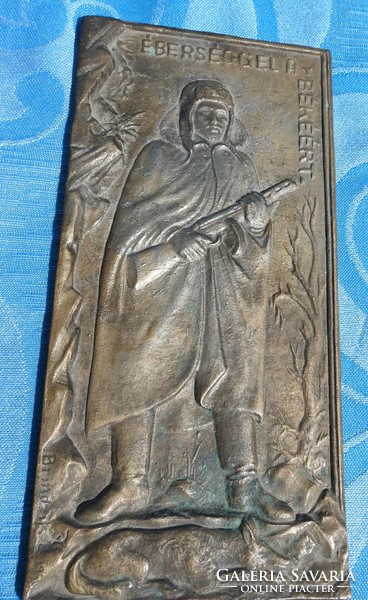Brindzik László - bronz falikép - kisplasztika "Éberséggel a békéért " 1950.