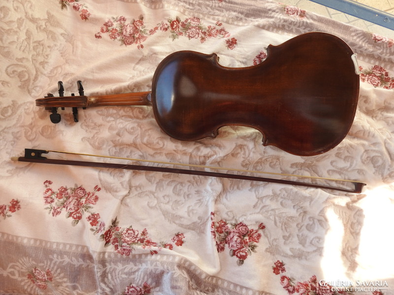 Antique master violin with string 60 cm