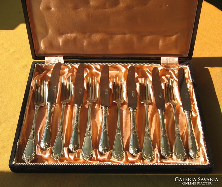 Art Nouveau dessert set in box. Alpaca, ie not silver, but in good condition, good to use.
